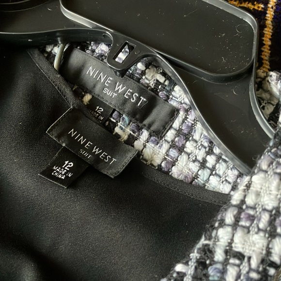 Women’s dress suit - Picture 4 of 9